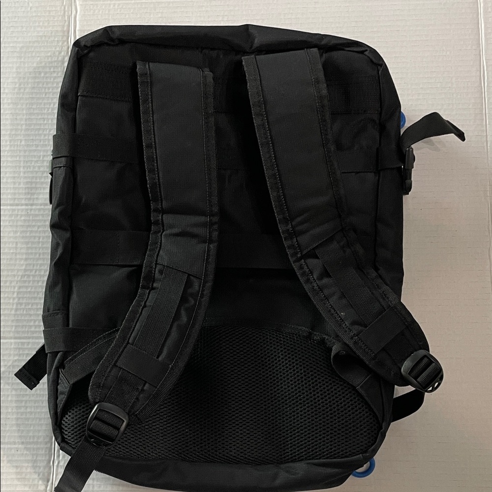 Simple Travel Backpack - Picture 9 of 11